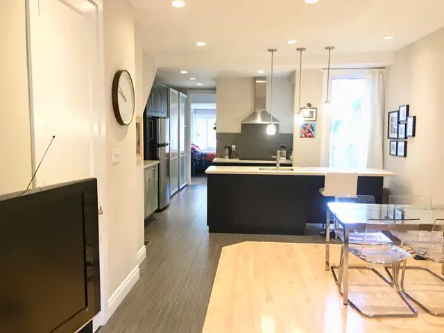 Renovated One Bedroom Main Floor Apartment in Leslieville - Photo 2