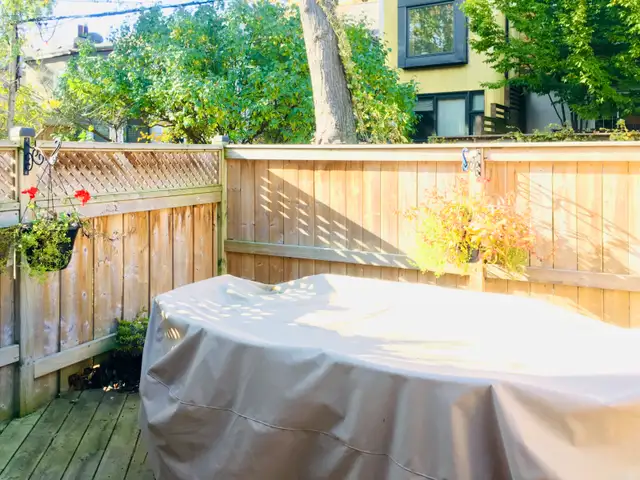 Renovated One Bedroom Main Floor Apartment in Leslieville - Photo 10