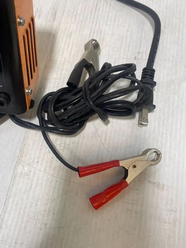Eliminator Battery Charger - Photo 4