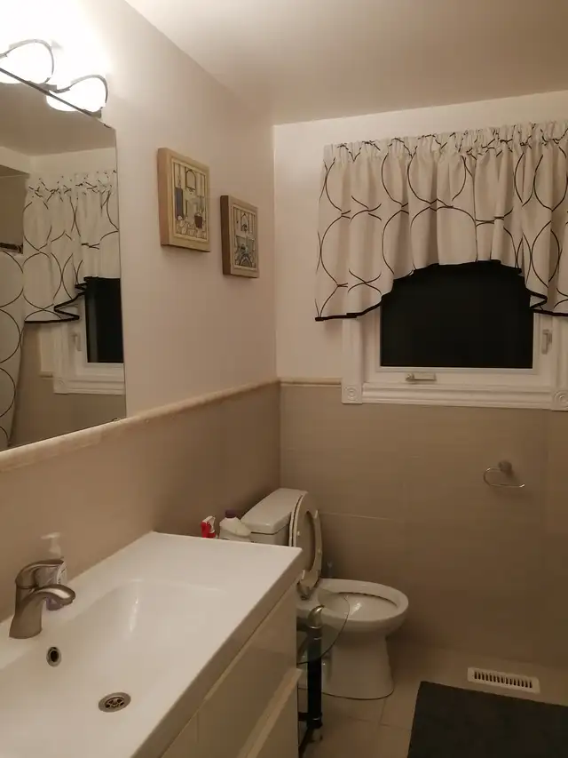 Available Now, Upstairs bedroom QEW/Indian Rd, all included - Photo 2