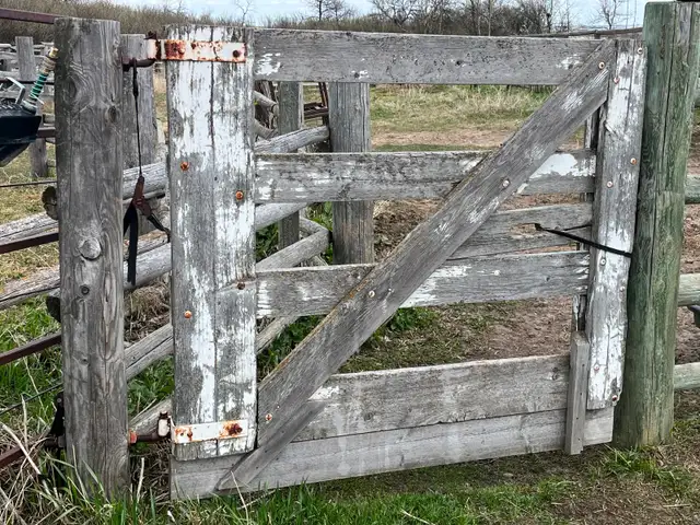 15 WOODEN LIVESTOCK GATES