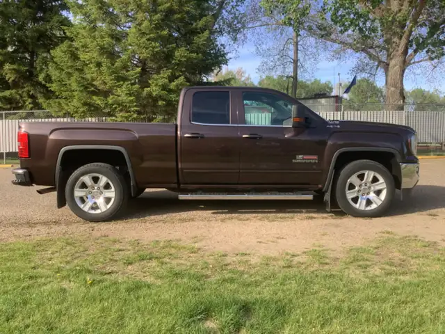 2016 GMC 1500 4x4 SLE Double Cab - low Kms, original owner - Photo 2