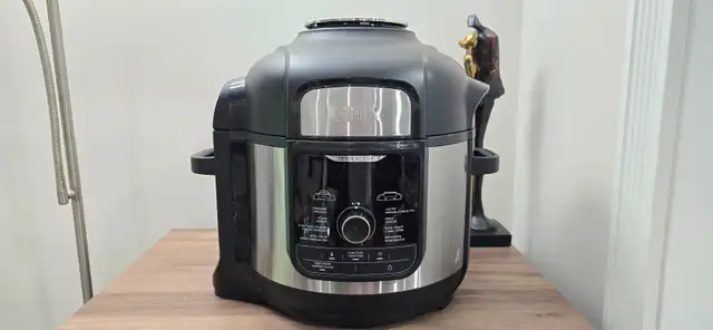 New Ninja Foodi Deluxe XL 8QT Pressure Cooker & Air Fryer