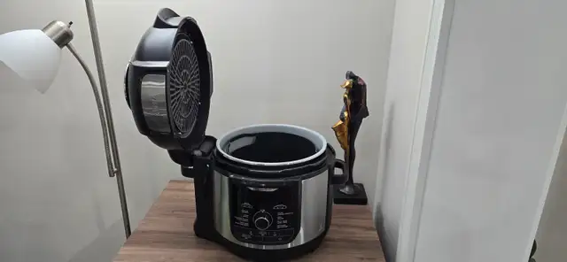 New Ninja Foodi Deluxe XL 8QT Pressure Cooker & Air Fryer - Photo 2
