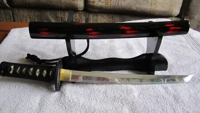 JAPANESE TANTO SWORD WITH SCABBARD ON DISPLAY STAND - Photo 3