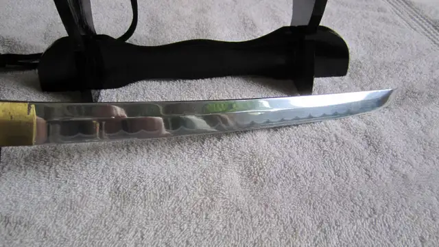 JAPANESE TANTO SWORD WITH SCABBARD ON DISPLAY STAND - Photo 4