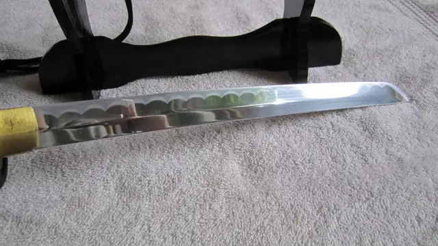 JAPANESE TANTO SWORD WITH SCABBARD ON DISPLAY STAND - Photo 5