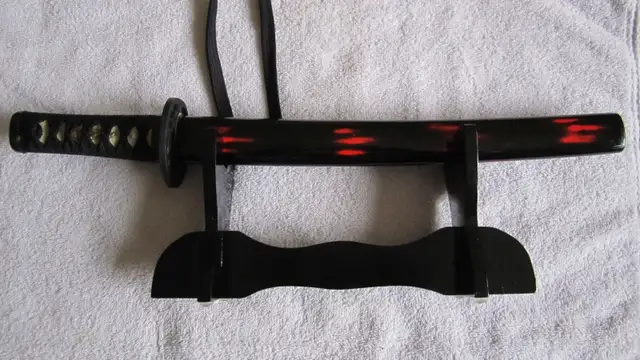 JAPANESE TANTO SWORD WITH SCABBARD ON DISPLAY STAND - Photo 6
