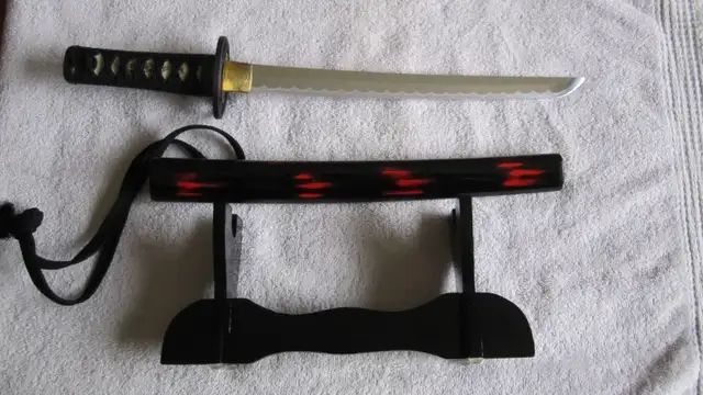 JAPANESE TANTO SWORD WITH SCABBARD ON DISPLAY STAND - Photo 8