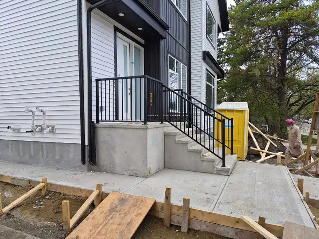 GLASS RAILINGS | ALUMINUM RAILINGS