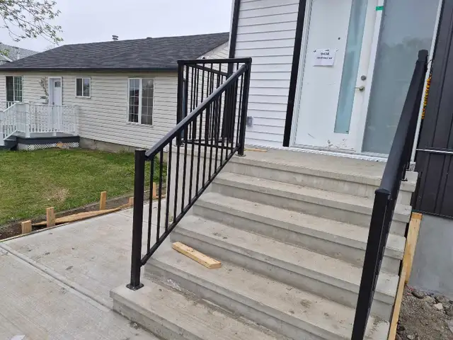 GLASS RAILINGS | ALUMINUM RAILINGS - Photo 2