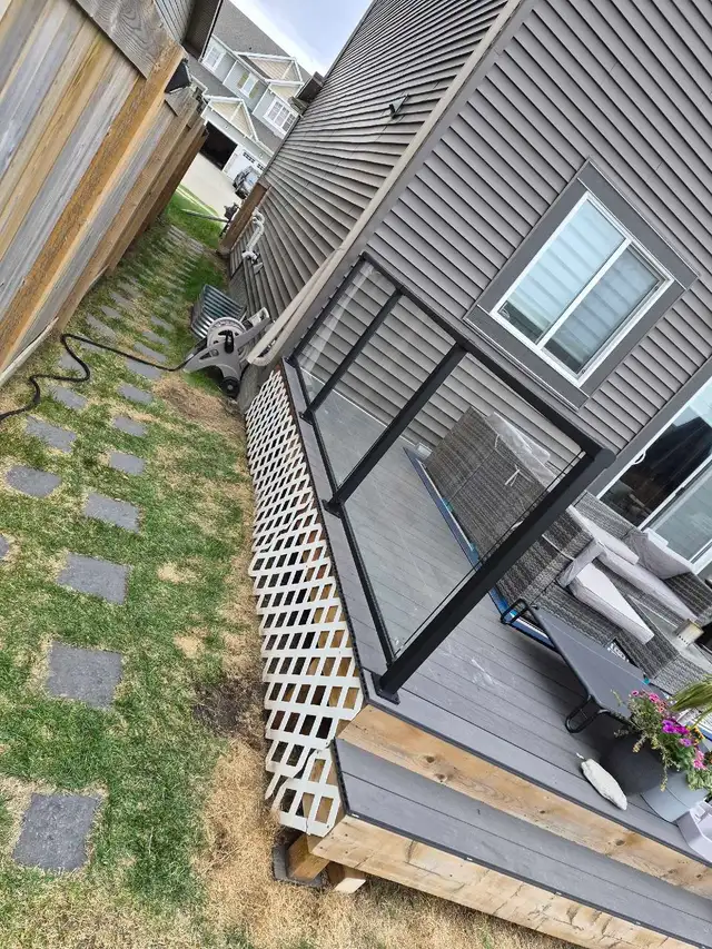 GLASS RAILINGS | ALUMINUM RAILINGS - Photo 3