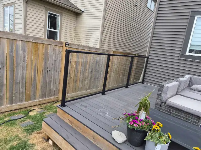GLASS RAILINGS | ALUMINUM RAILINGS - Photo 4