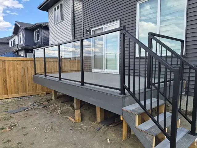 GLASS RAILINGS | ALUMINUM RAILINGS - Photo 6