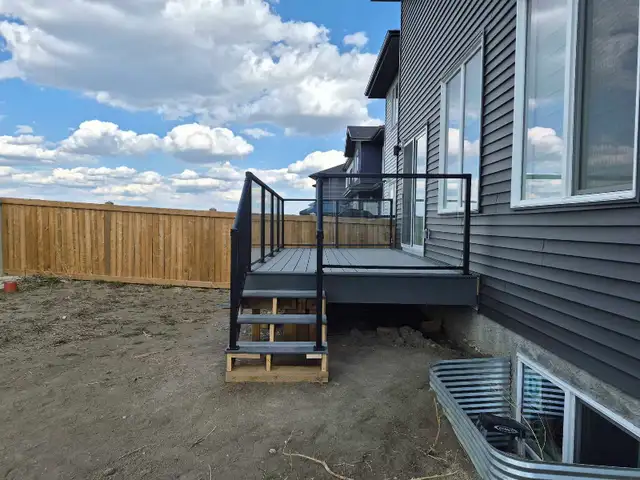 GLASS RAILINGS | ALUMINUM RAILINGS - Photo 7