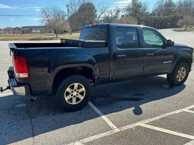 2008 GMC Sierra SLE Crew Cab 4x4 - Photo 9