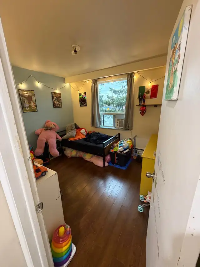2 bdrm den apt  for family rent or for 3  to share Keele  Wilson - Photo 7