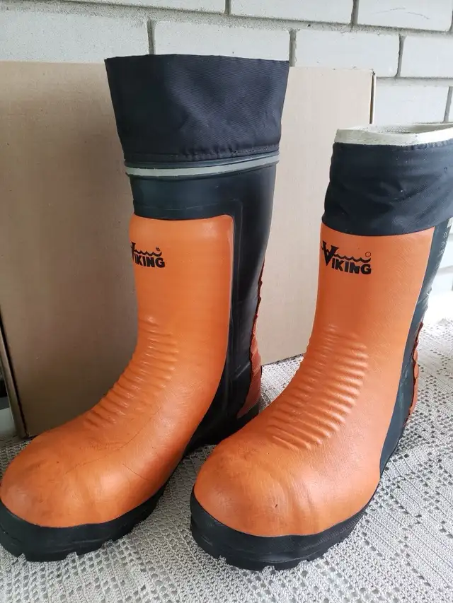 BOTTES DE TRAVAIL DE MARQUE VIKING  SUPER ACHAT!