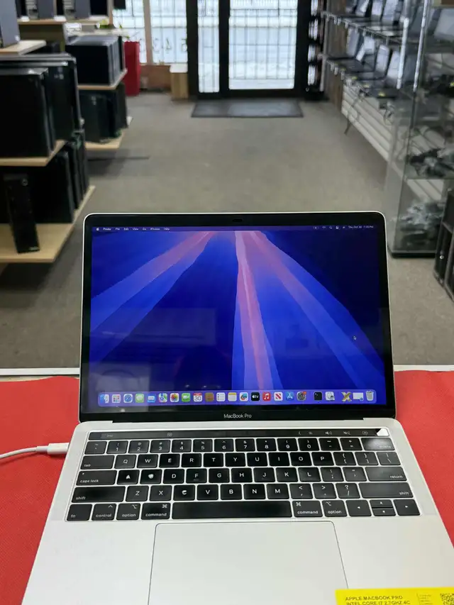 APPLE MACBOOK PRO 13 POUCES (2019) À VENDRE
