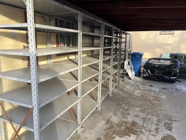 metal shelves - Photo 3