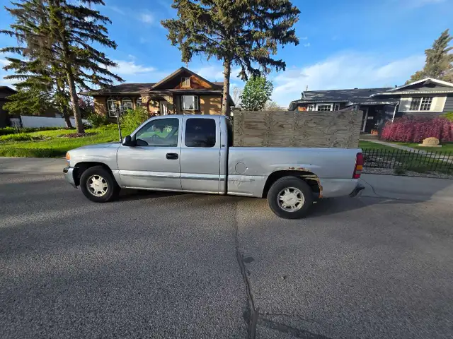 2001 GMC Sierra extended cab truck