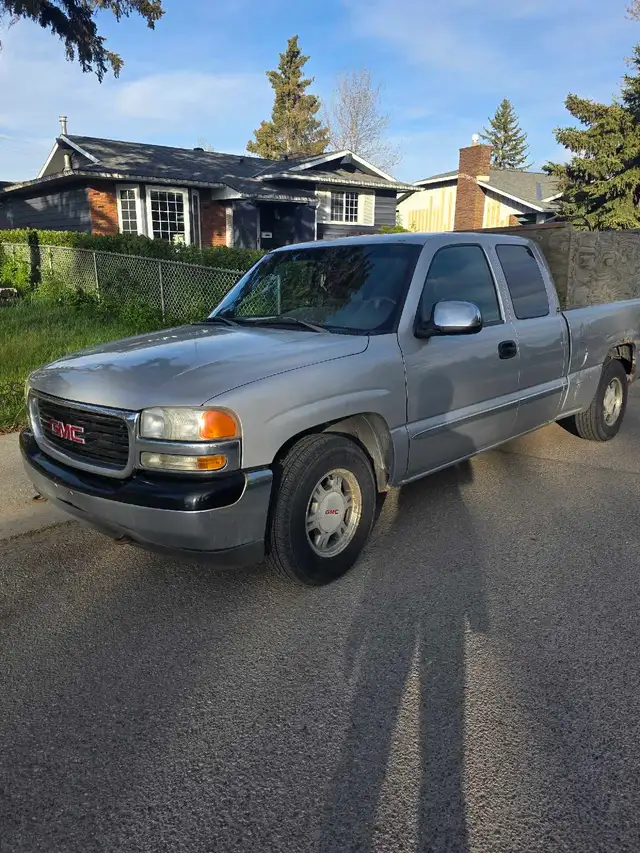 2001 GMC Sierra extended cab truck - Photo 2