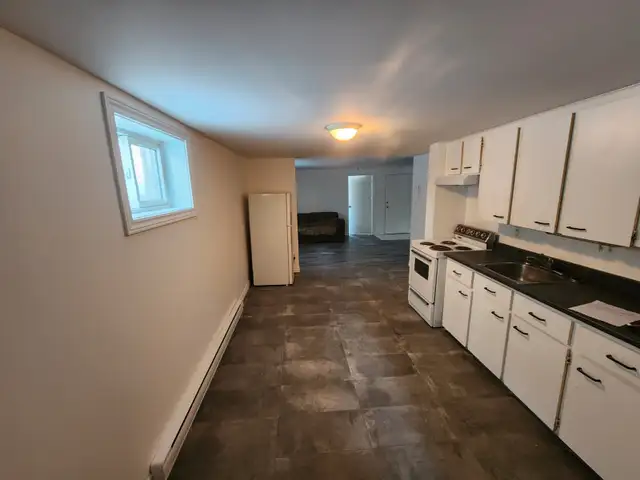 Grand beau 3 1/2 au sous-sol d’un sixplex à louer. - Photo 5