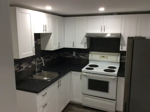 Bright 2-Bedroom Basement Apartment near IKEA - Photo 4