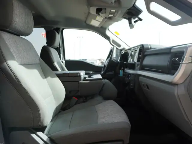 2023 Ford F-250 XLT 4WD SuperCab 6.75' Box -  7.3L GODZILLA - Photo 27