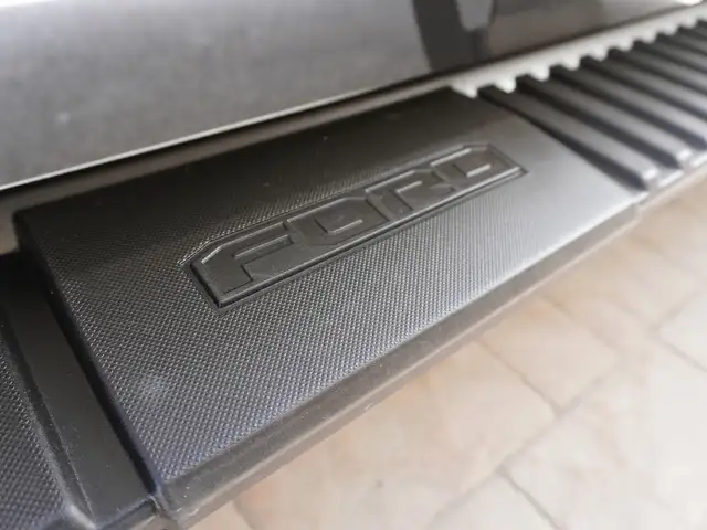 2023 Ford F-250 XLT 4WD SuperCab 6.75' Box -  7.3L GODZILLA - Photo 37