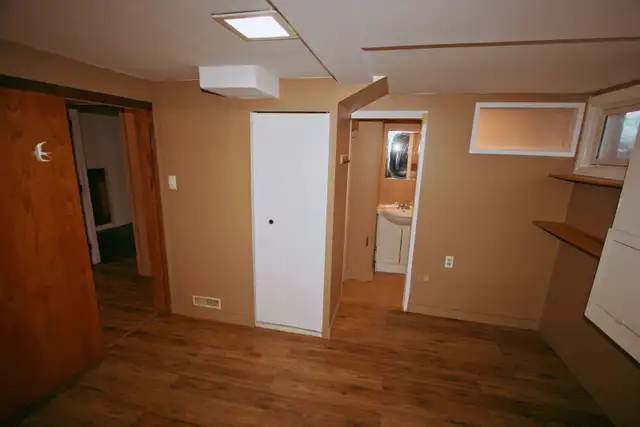 Basement Suite Near U of A - Photo 3