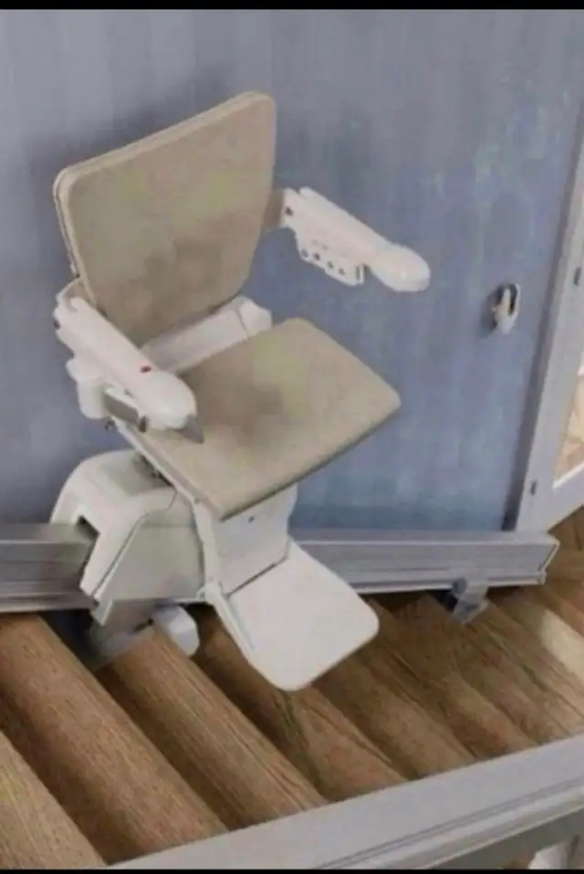 Stairlift Handicare 1100 Model  3 AVAILABLE - Photo 2