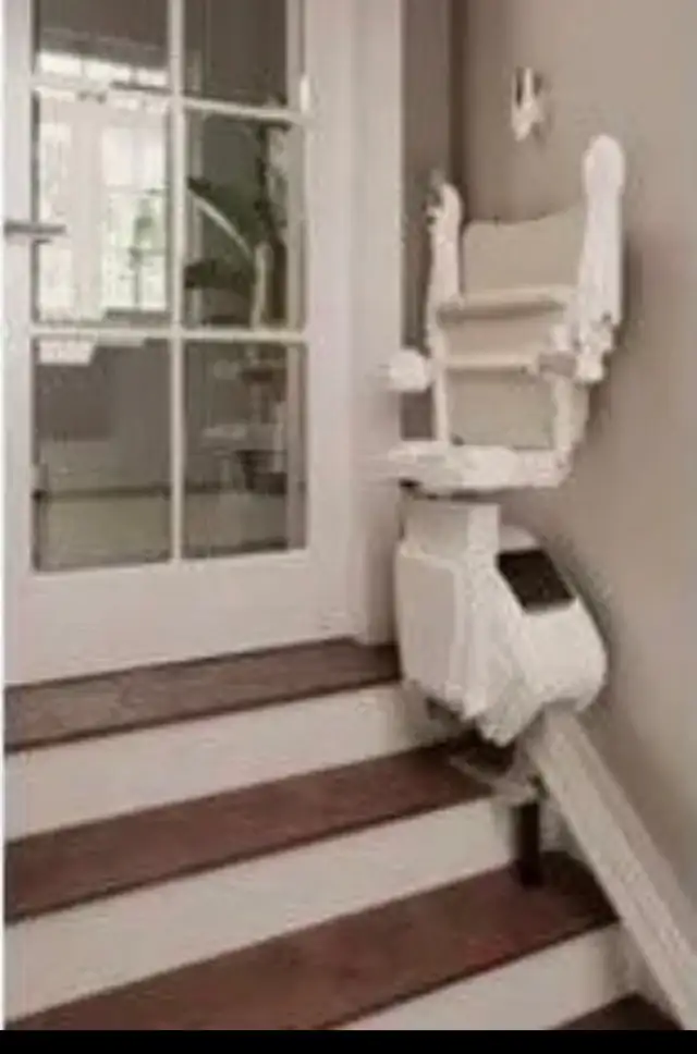 Stairlift Handicare 1100 Model  3 AVAILABLE - Photo 3