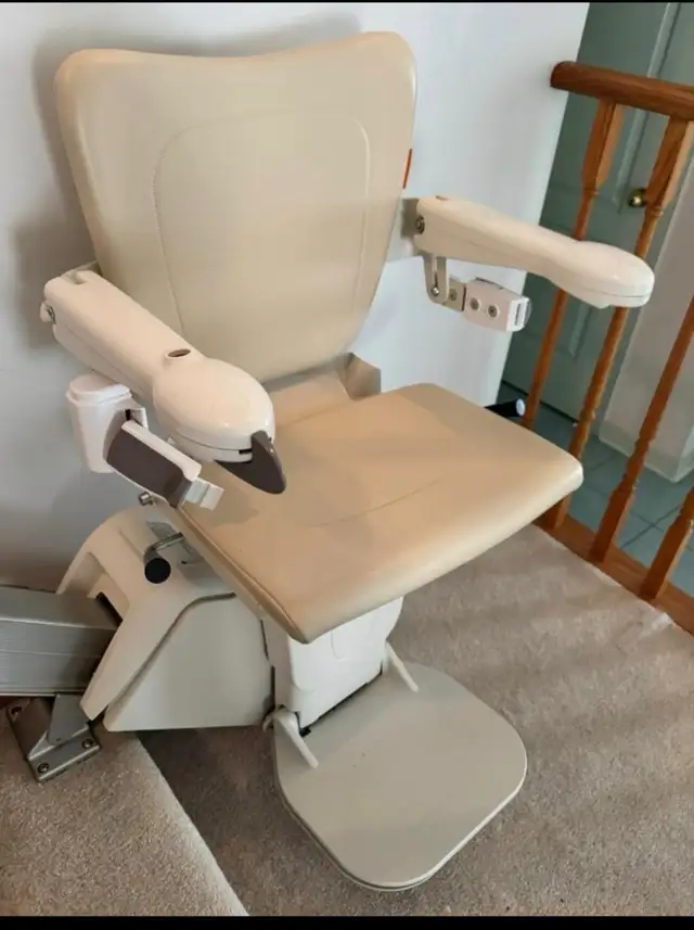 Stairlift Handicare 1100 Model  3 AVAILABLE - Photo 6