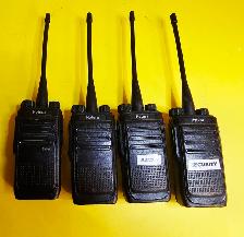 LOT OF 4x HYTERA BD502 WIRELESS RADIOS WALKIE TALKIES