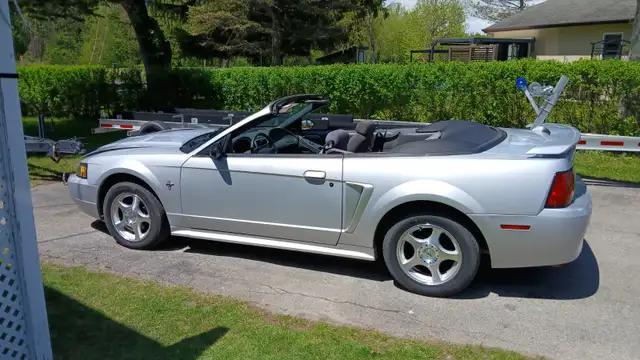 Mustang Convertible 2003 V6 Manual Jamais Sorti L'hiver)