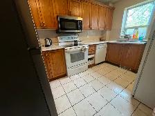 Eglinton West FEMALE roommate needed - Photo 2