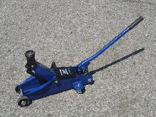 IT'S A CERTIFIED 2 TON CAPACITY TROLLY JACK FOR CARS OR SUV'S! - Photo 2