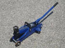 IT'S A CERTIFIED 2 TON CAPACITY TROLLY JACK FOR CARS OR SUV'S! - Photo 4