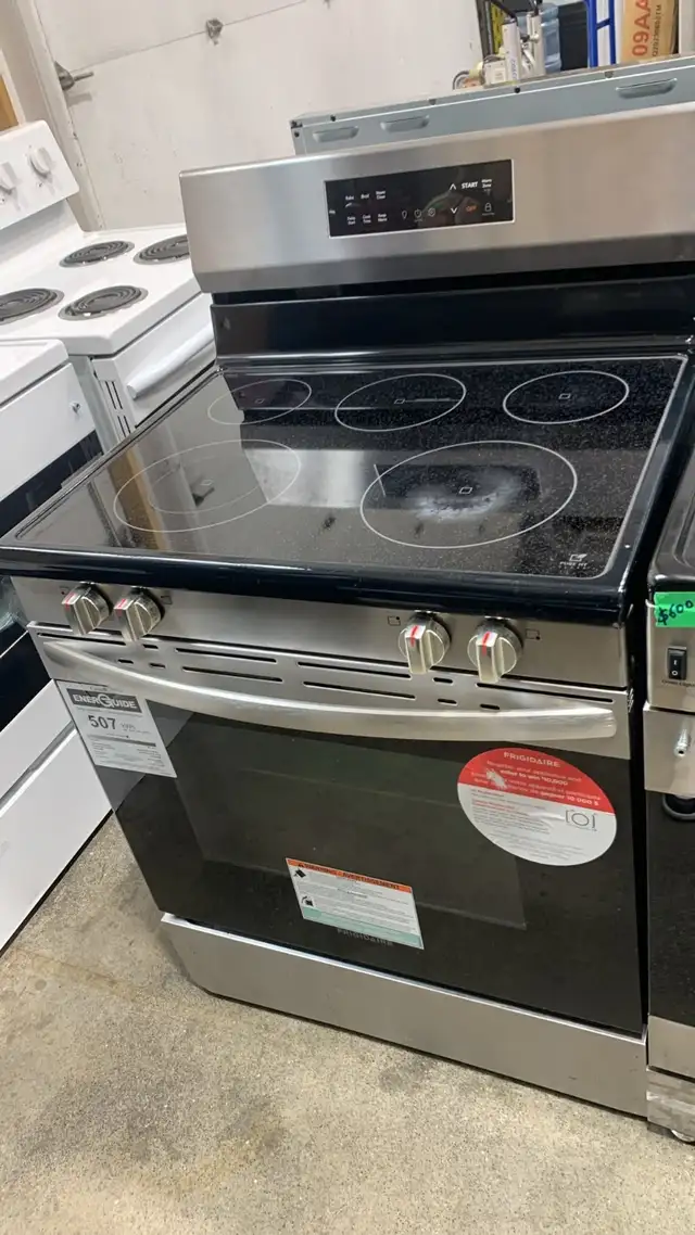 Stove - 30  Frigidaire 5.3 Cu ft - Electric Range - Used | SALE.