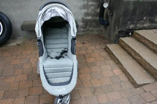 Pousette carosse jogger d'enfant Livraison possible