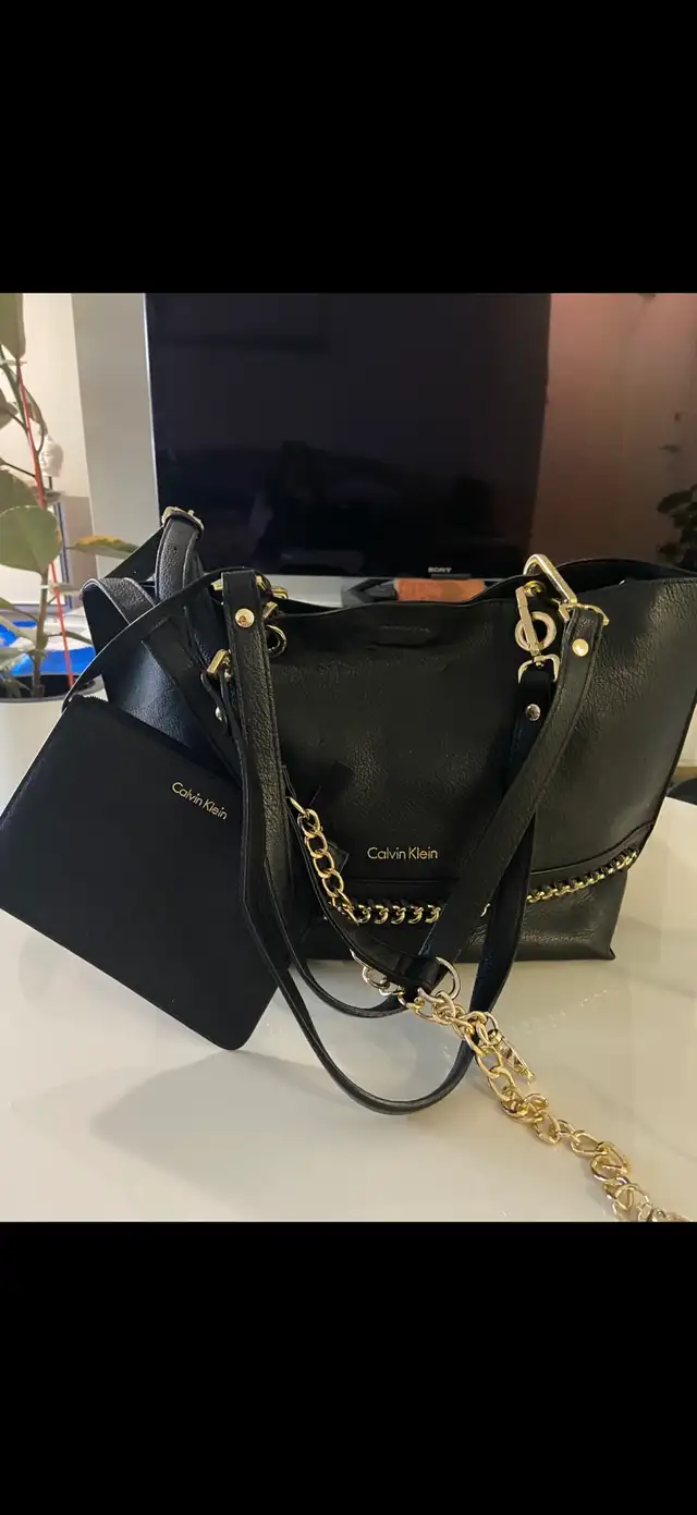 New Calvin Klein Leather Handbig with Wrist Wallry