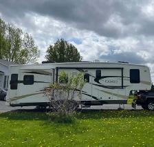 Camper Fifth-wheel Cameo