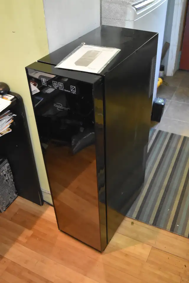 New Koolatron 18-Bottle Wine Cellar Dual Zone