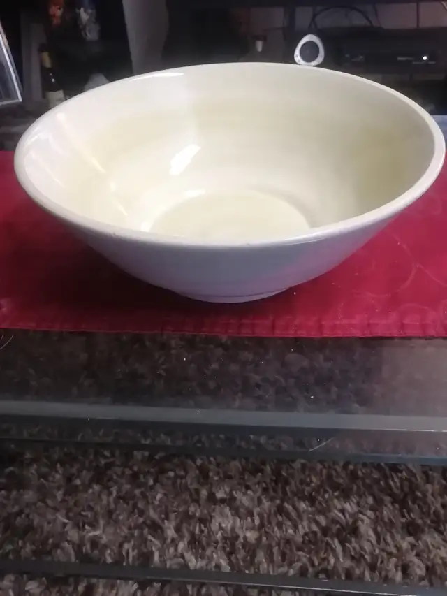 Large serving bowls $4 each