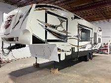 2011 Fuzion Touring Edition Toyhauler RV - Photo 4