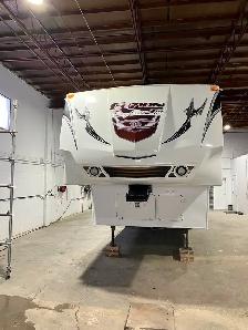 2011 Fuzion Touring Edition Toyhauler RV - Photo 5