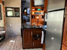 2011 Fuzion Touring Edition Toyhauler RV - Photo 9
