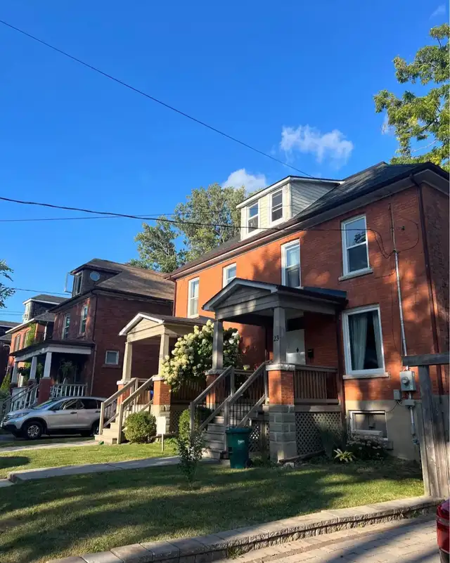 Queen's students - 5 bedroom home
