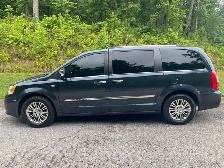 2014 Chrysler Town and Country, - Photo 2